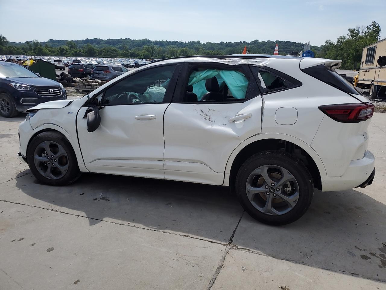 2024 Ford Escape St Line - Image 2