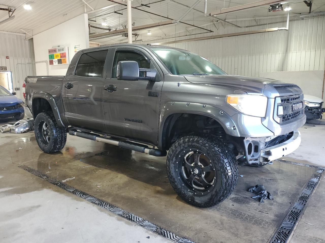2015 Toyota Tundra Crewmax Sr5 - Image 4