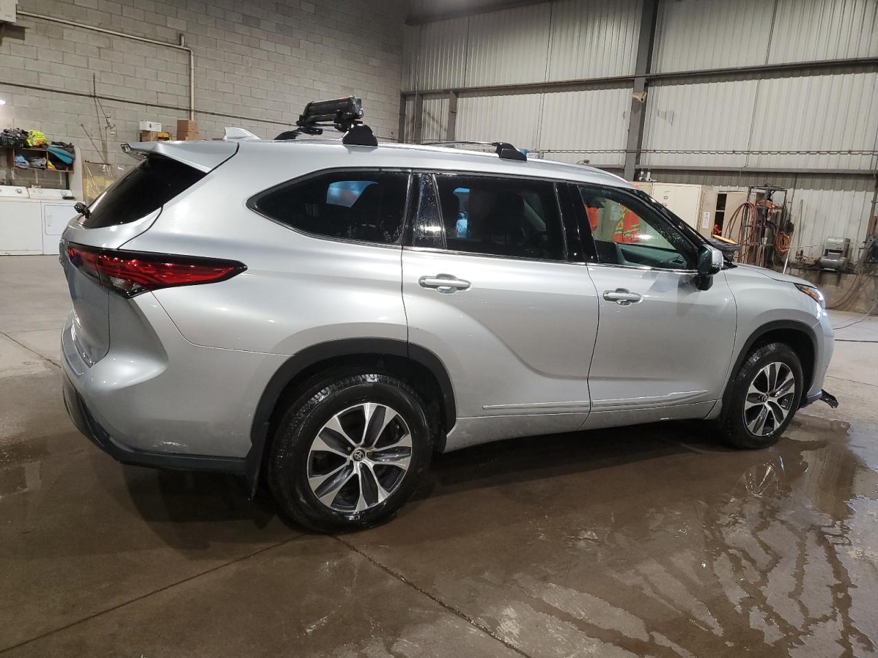 2021 Toyota Highlander Xle - Image 3