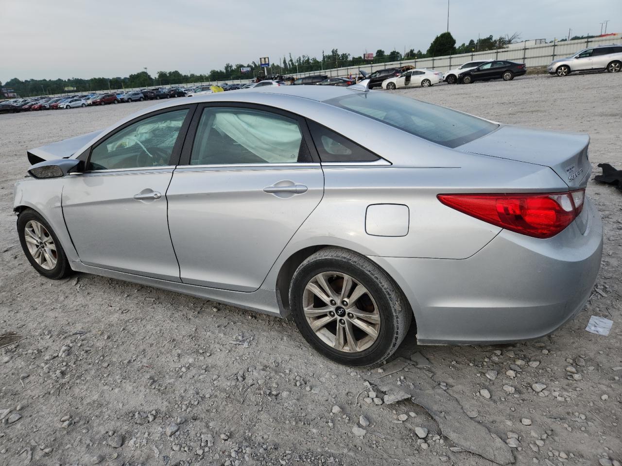 2011 Hyundai Sonata Gls - Image 2