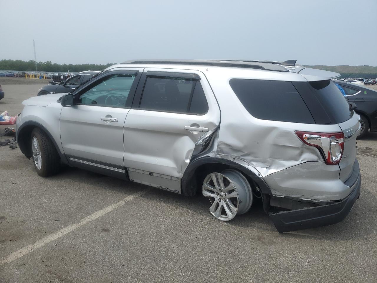 2018 Ford Explorer Xlt - Фото 2