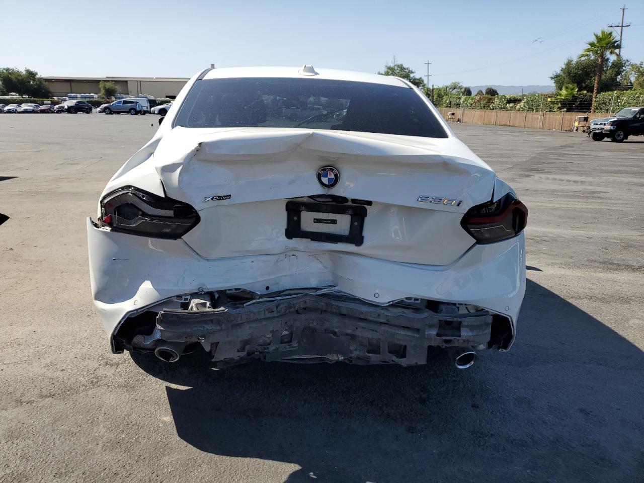 2023 BMW 230Xi - Фото 6