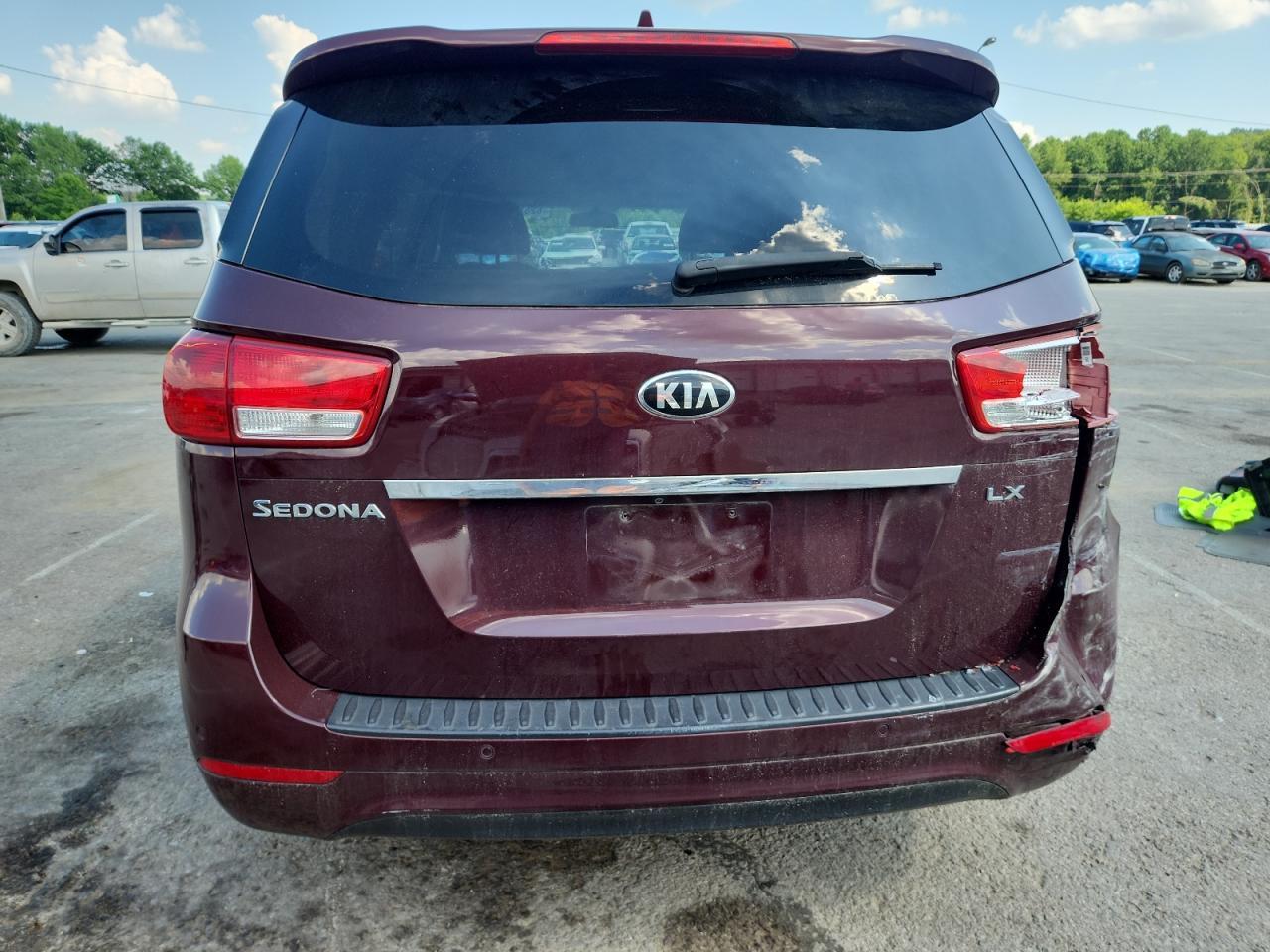 2017 Kia Sedona Lx - Фото 6