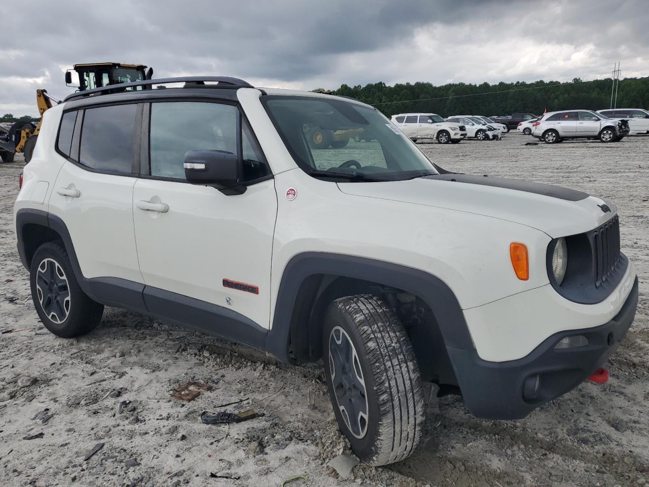 2015 Jeep Renegade Trailhawk - Image 4