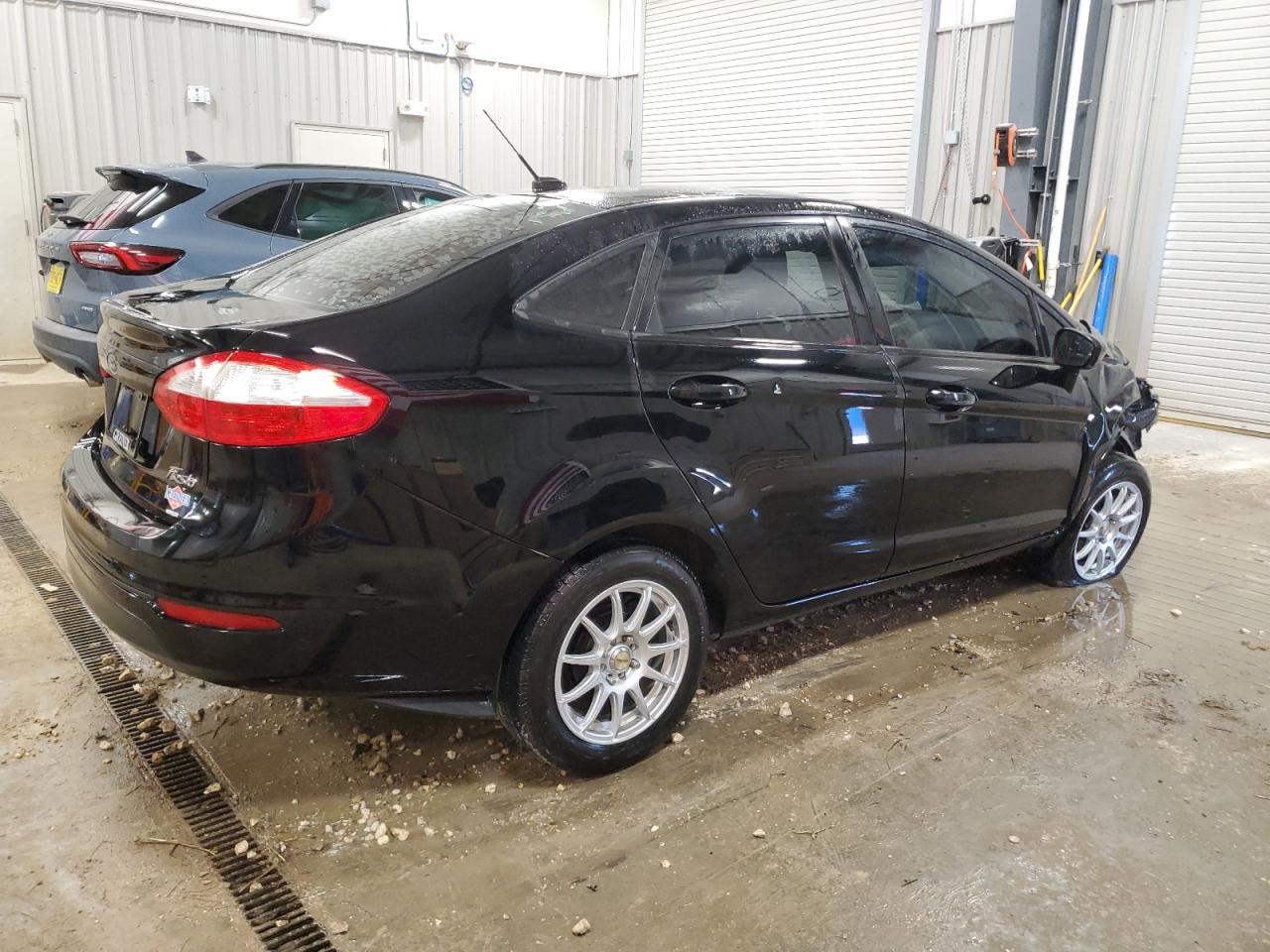 2019 Ford Fiesta S - Фото 3