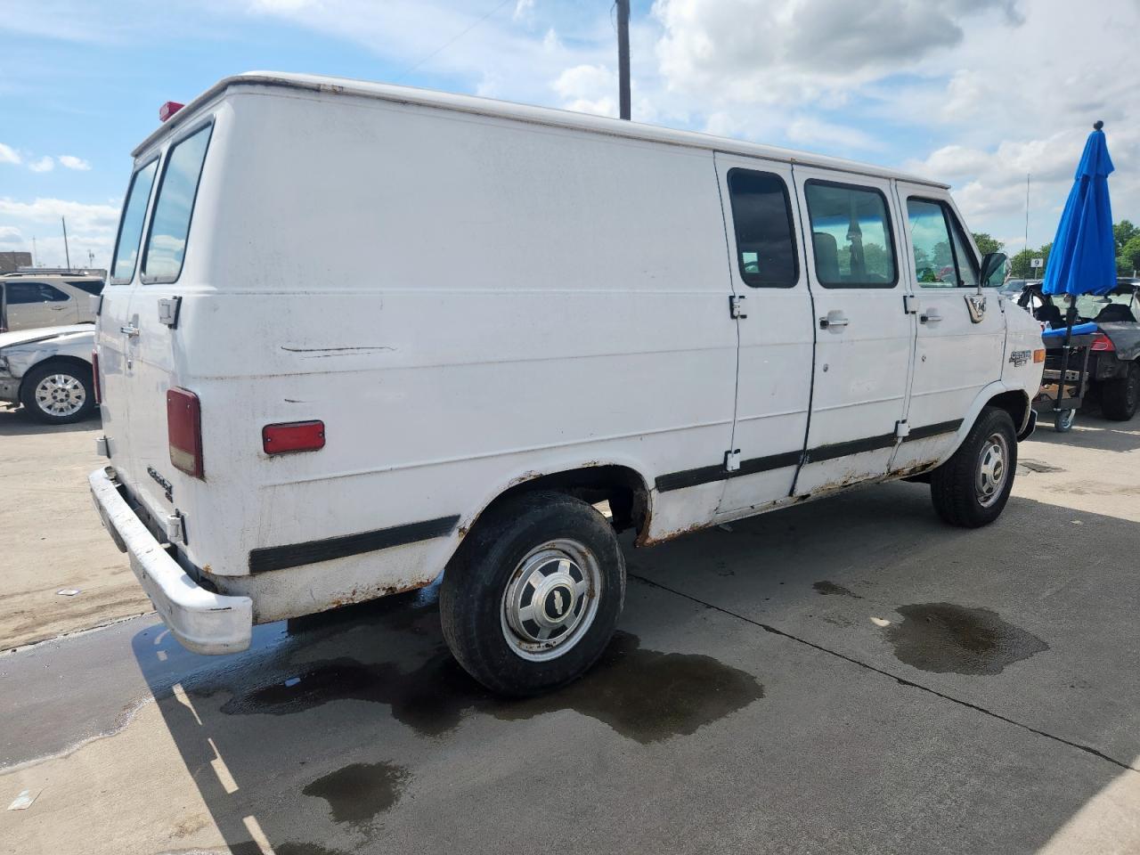 1994 Chevrolet Van G3500 - Image 3