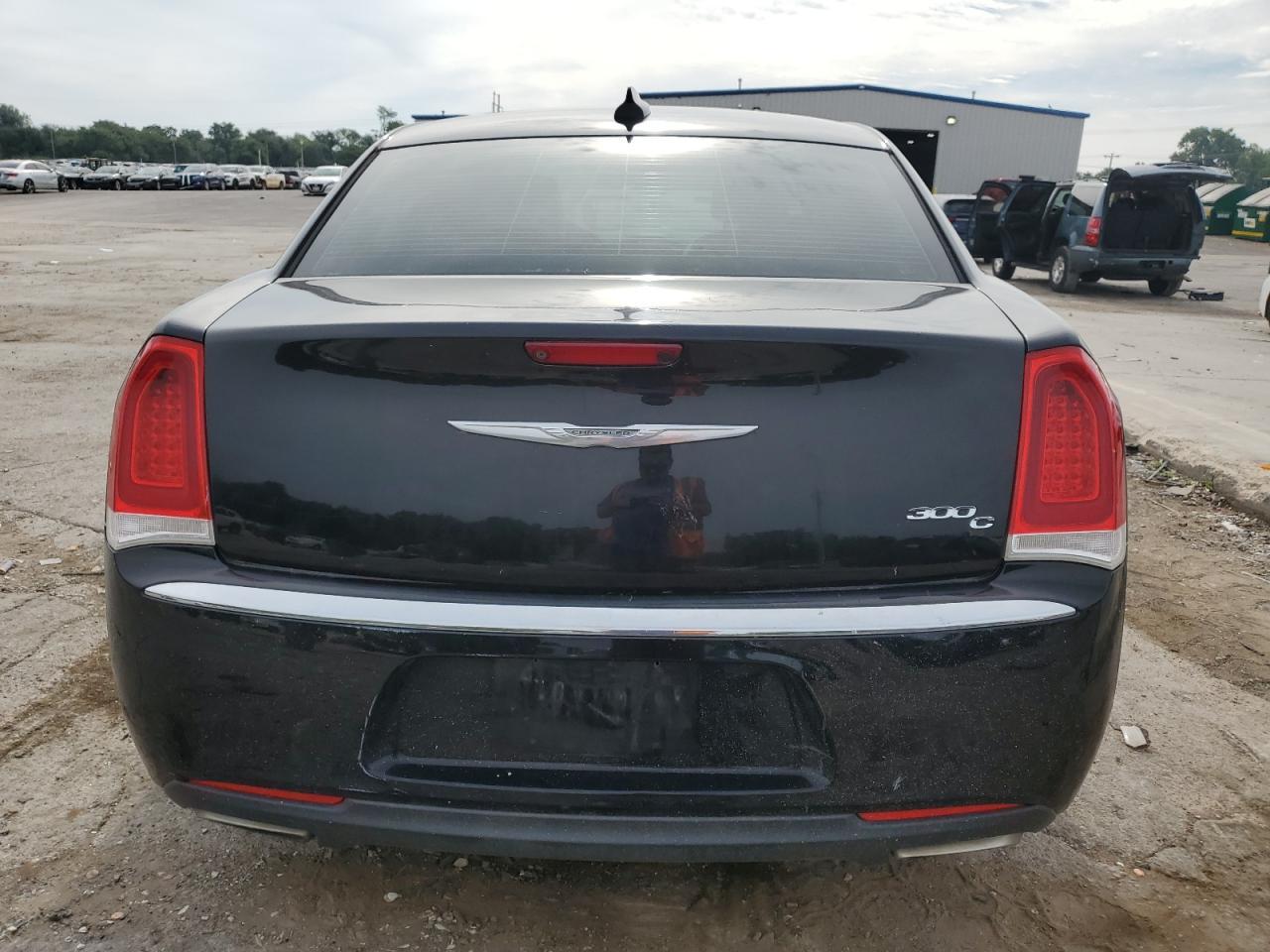 2016 Chrysler 300C - Фото 6