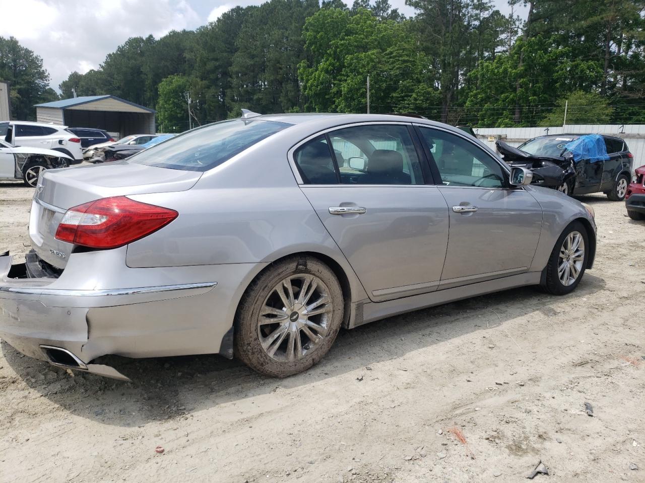 2013 Hyundai Genesis 3.8L - Фото 3