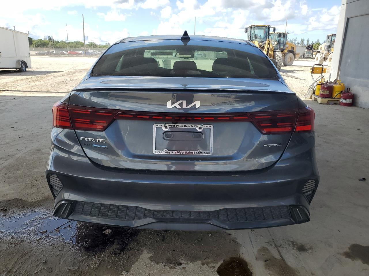2024 Kia Forte Gt Line - Image 6