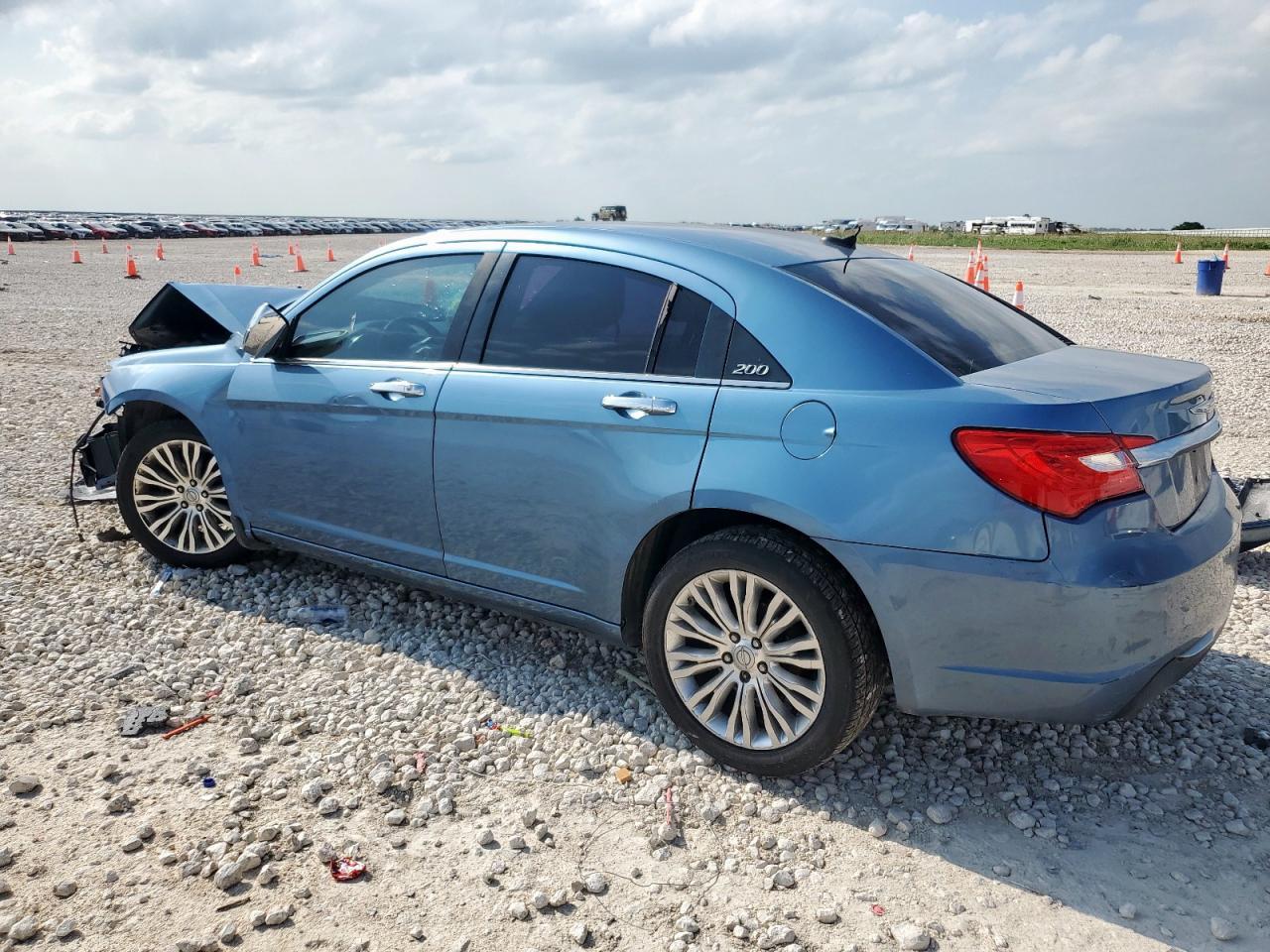 2011 Chrysler 200 Limited - Image 2