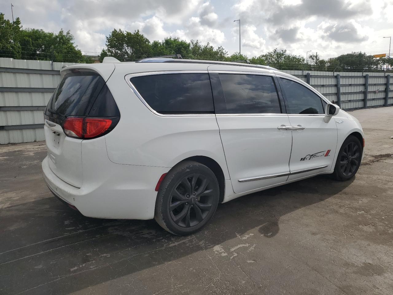 2019 Chrysler Pacifica Touring L - Фото 3