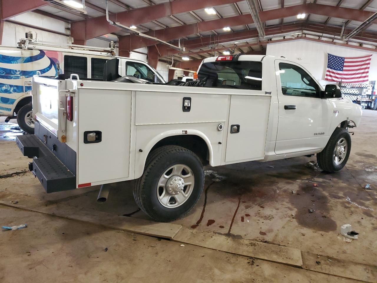 2021 Ram 3500 Tradesman - Фото 3