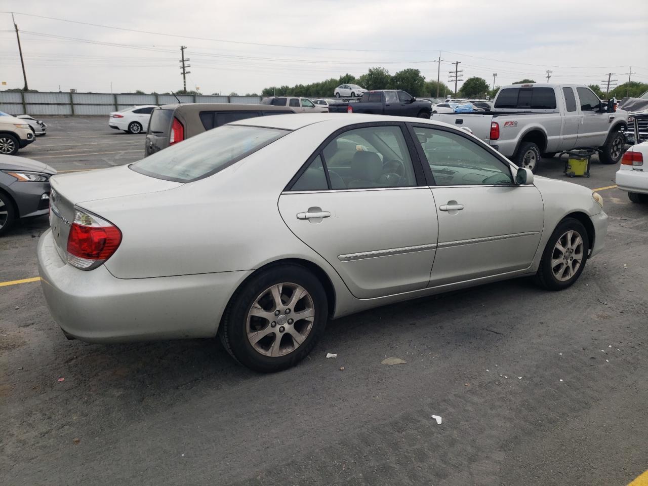2005 Toyota Camry Le - Фото 3