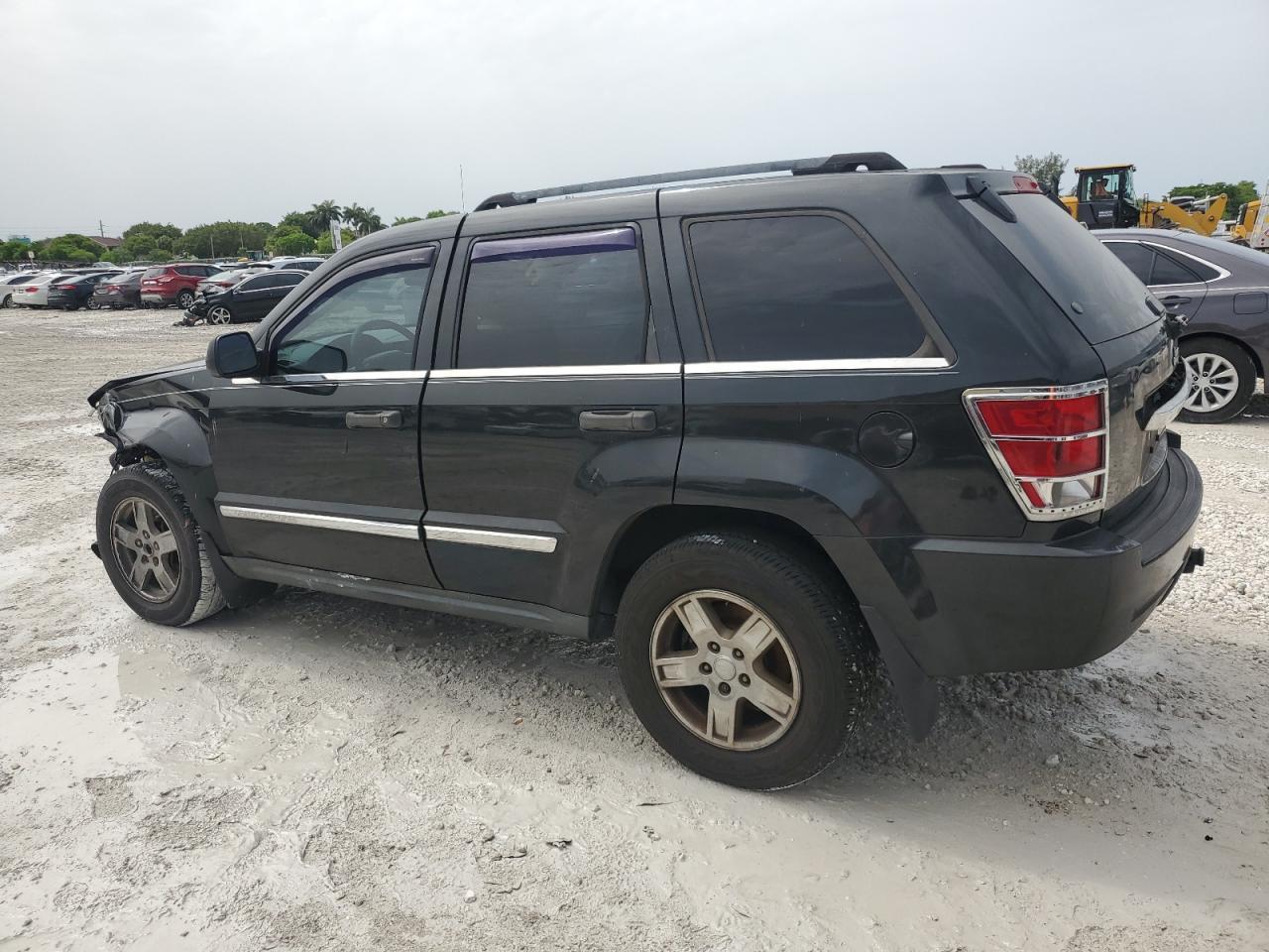 2005 Jeep Grand Cherokee Laredo - Image 2