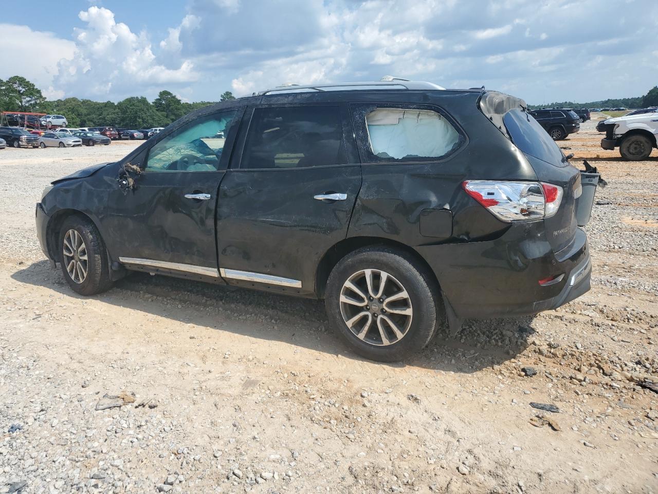 2015 Nissan Pathfinder S - Image 2