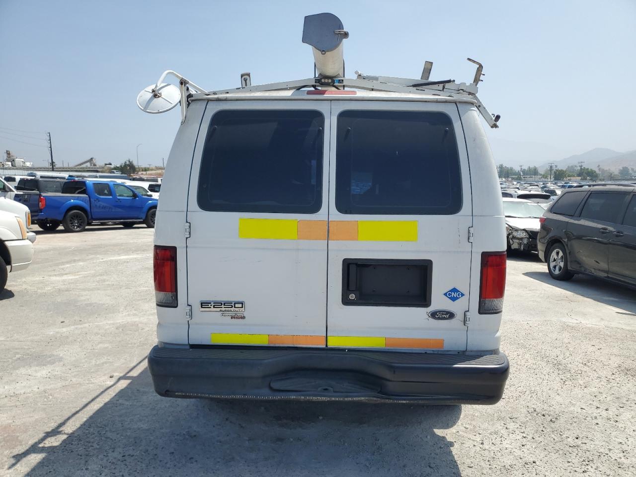 2012 Ford Econoline E250 Van - Фото 6