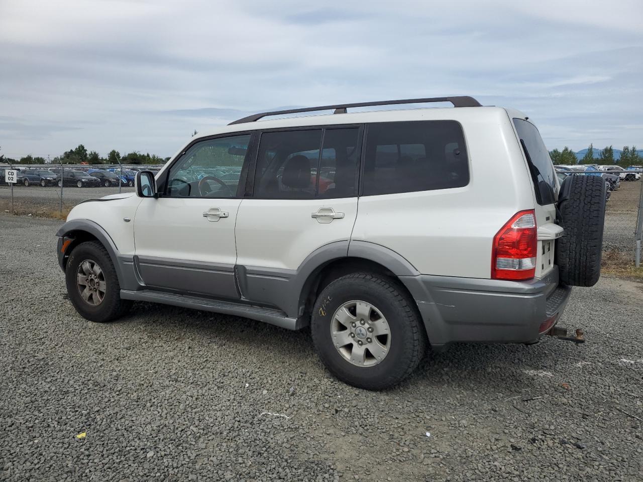 2004 Mitsubishi Montero Limited - Фото 2