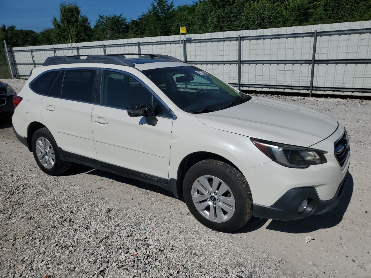 2018 Subaru Outback 2.5I Premium - Image 4