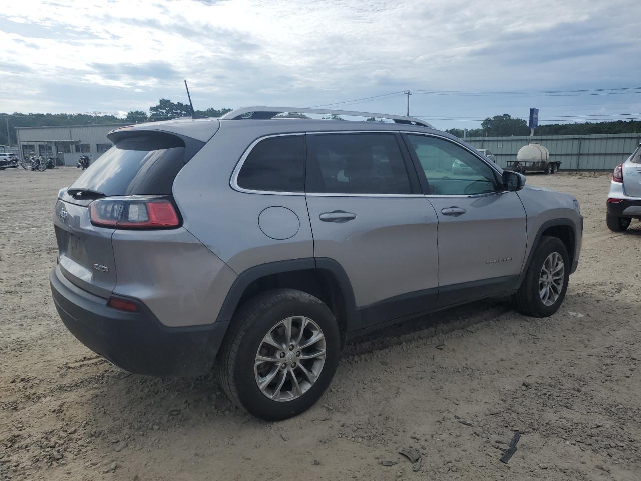2019 Jeep Cherokee Latitude Plus - Image 3