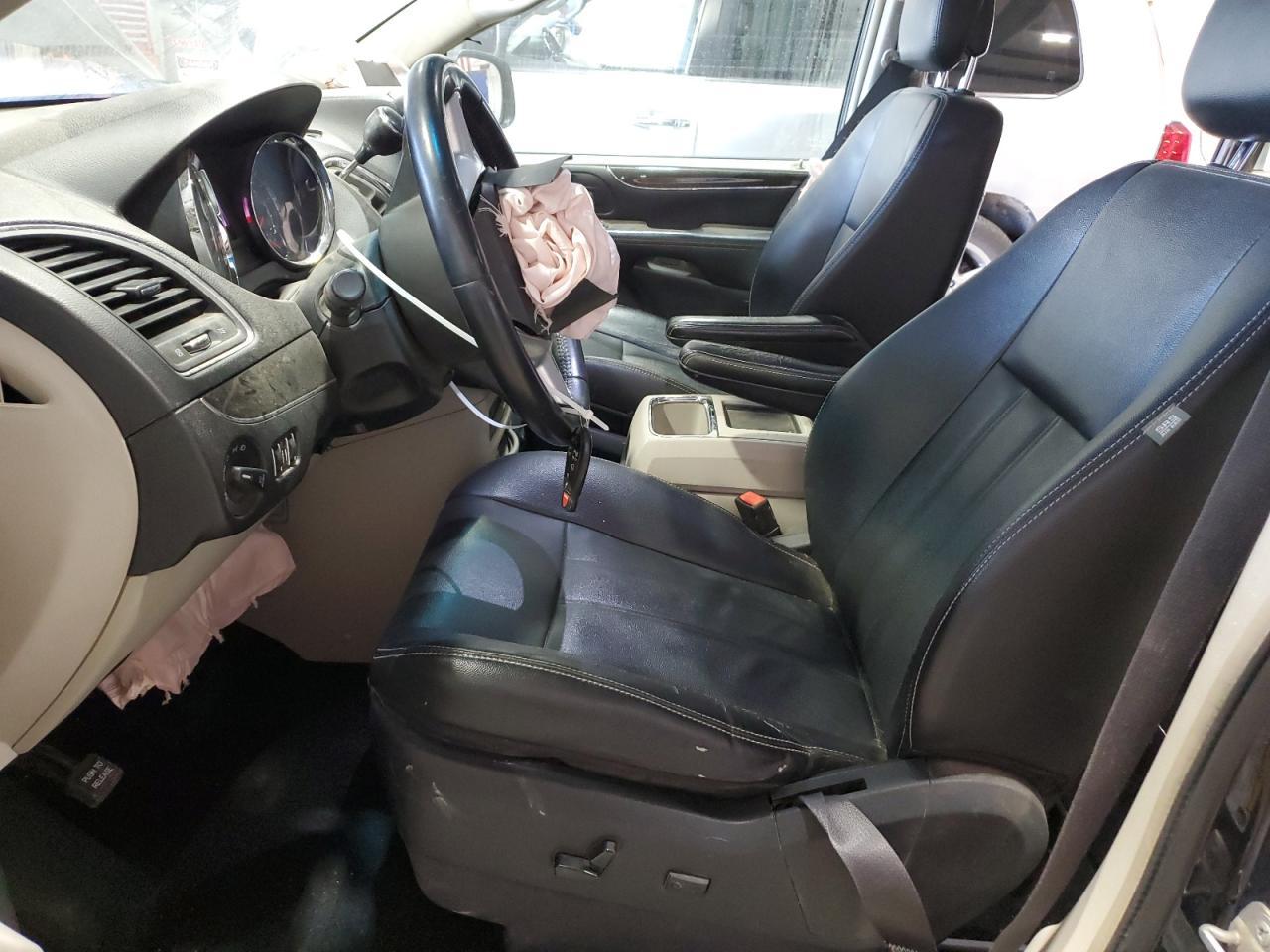 2014 Chrysler Town & Country Touring - Фото 7