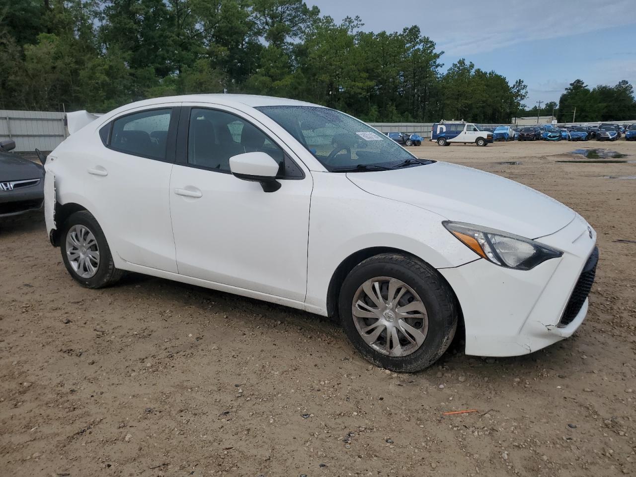 2019 Toyota Yaris L - Image 4