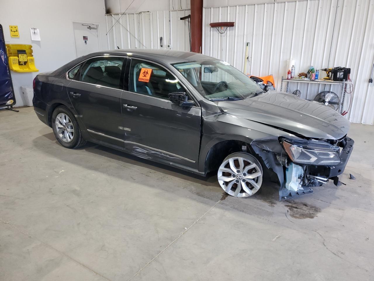 2016 Volkswagen Passat S - Фото 4