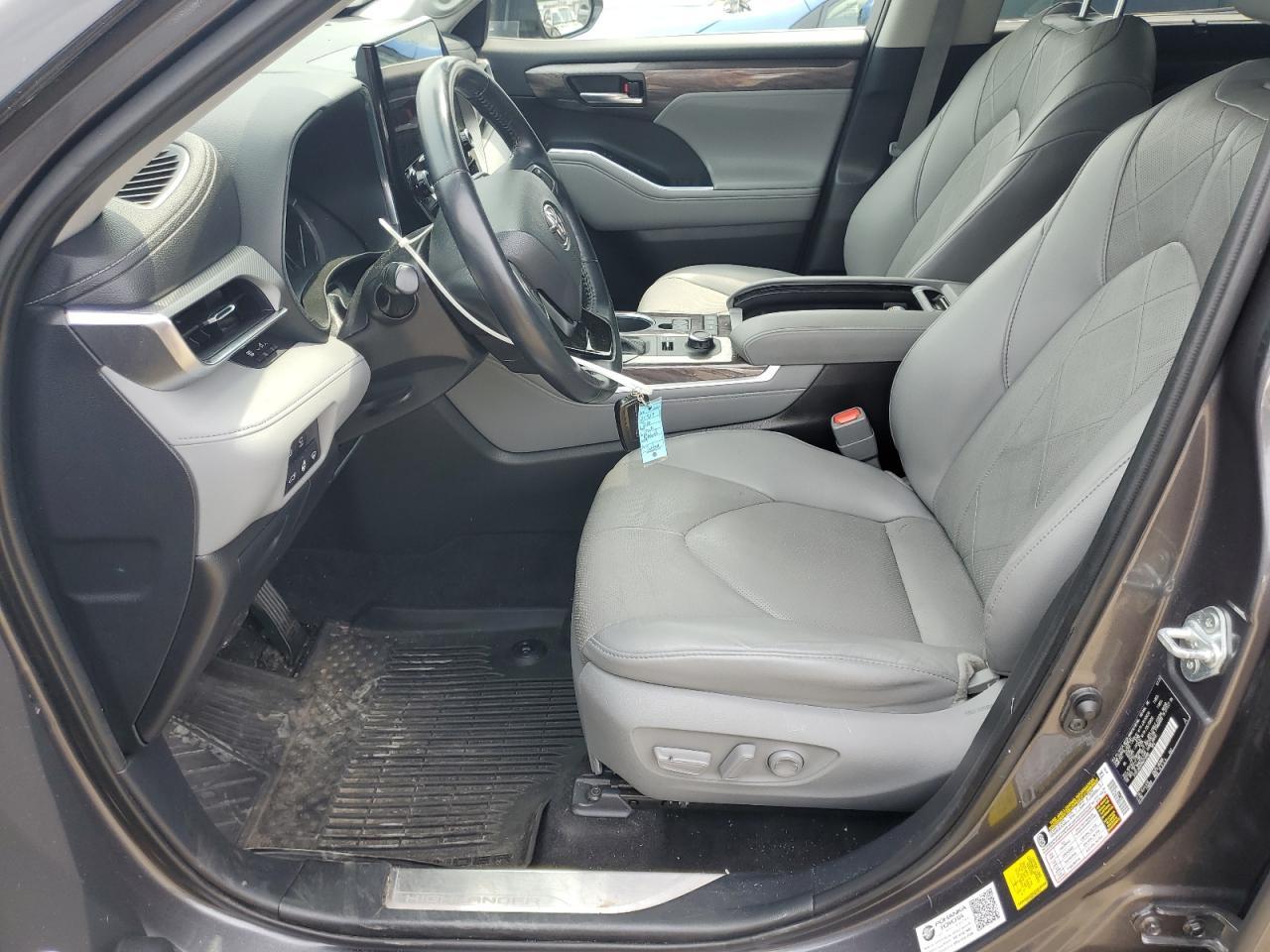 2021 Toyota Highlander Platinum - Image 7