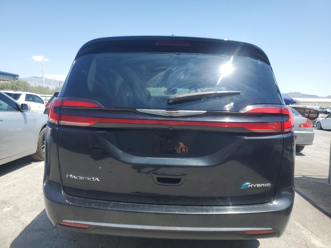 2022 Chrysler Pacifica Hybrid Touring L - Image 6