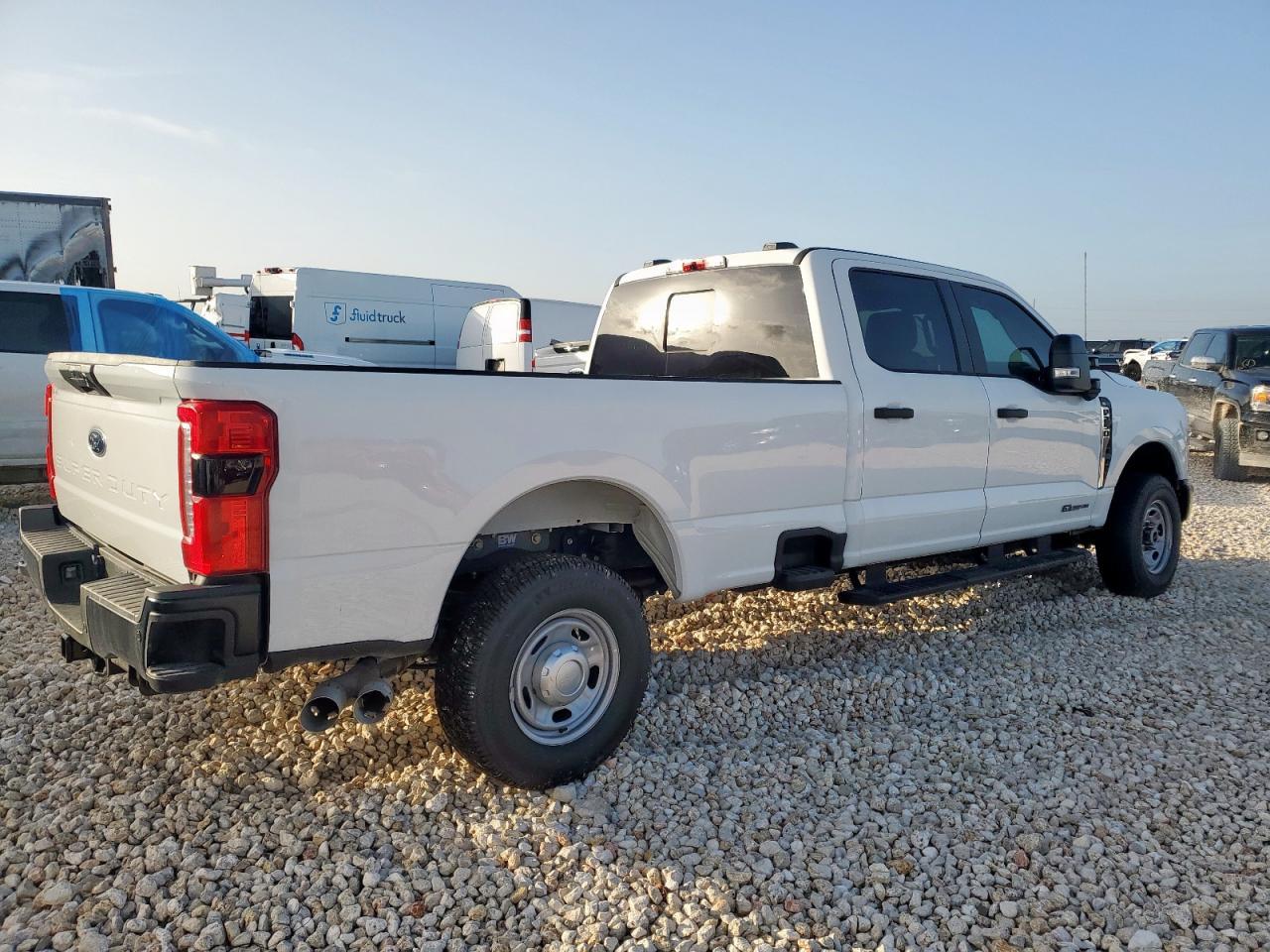 2025 Ford F250 Super Duty - Фото 3