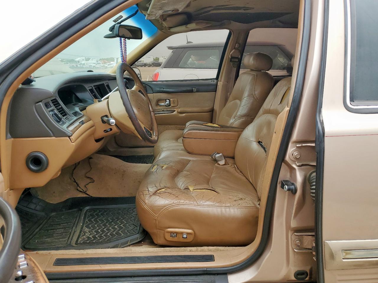 1996 Lincoln Town Car Signature - Image 7