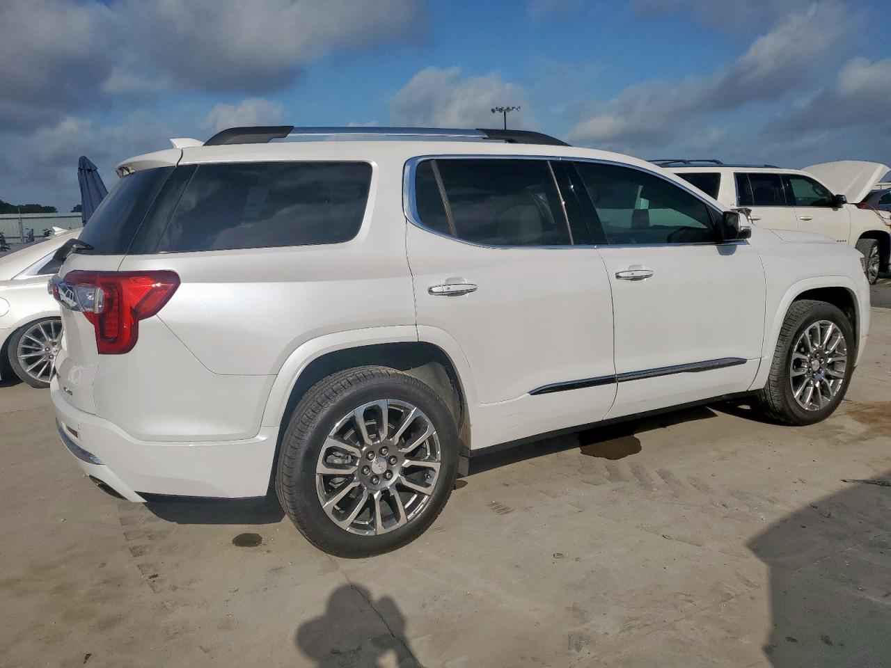 2023 GMC Acadia Denali - Image 3
