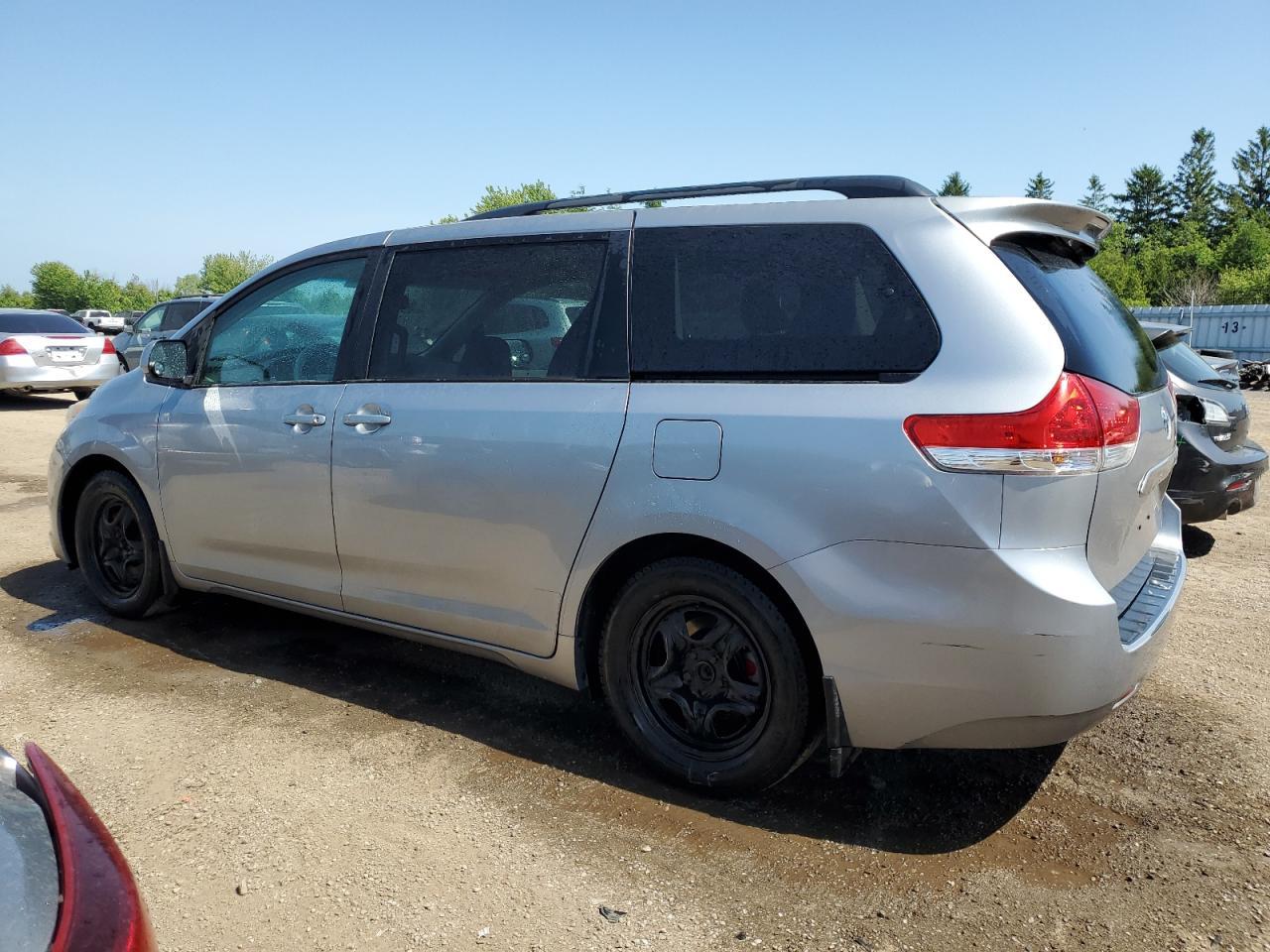 2012 Toyota Sienna Le - Фото 2