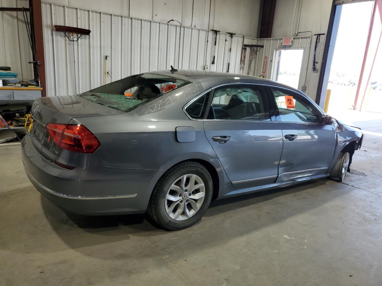 2016 Volkswagen Passat S - Фото 3