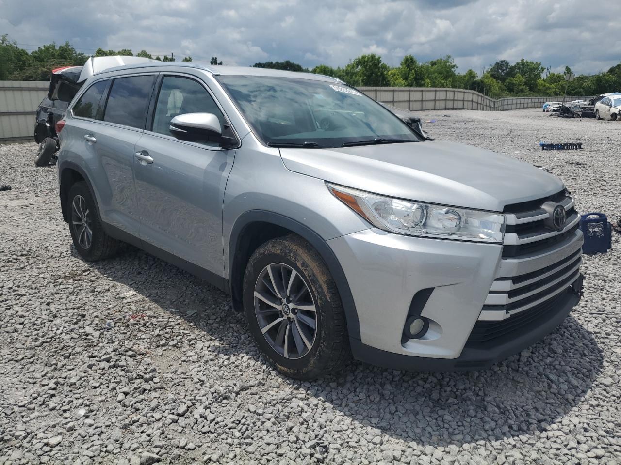 2019 Toyota Highlander Se - Image 4