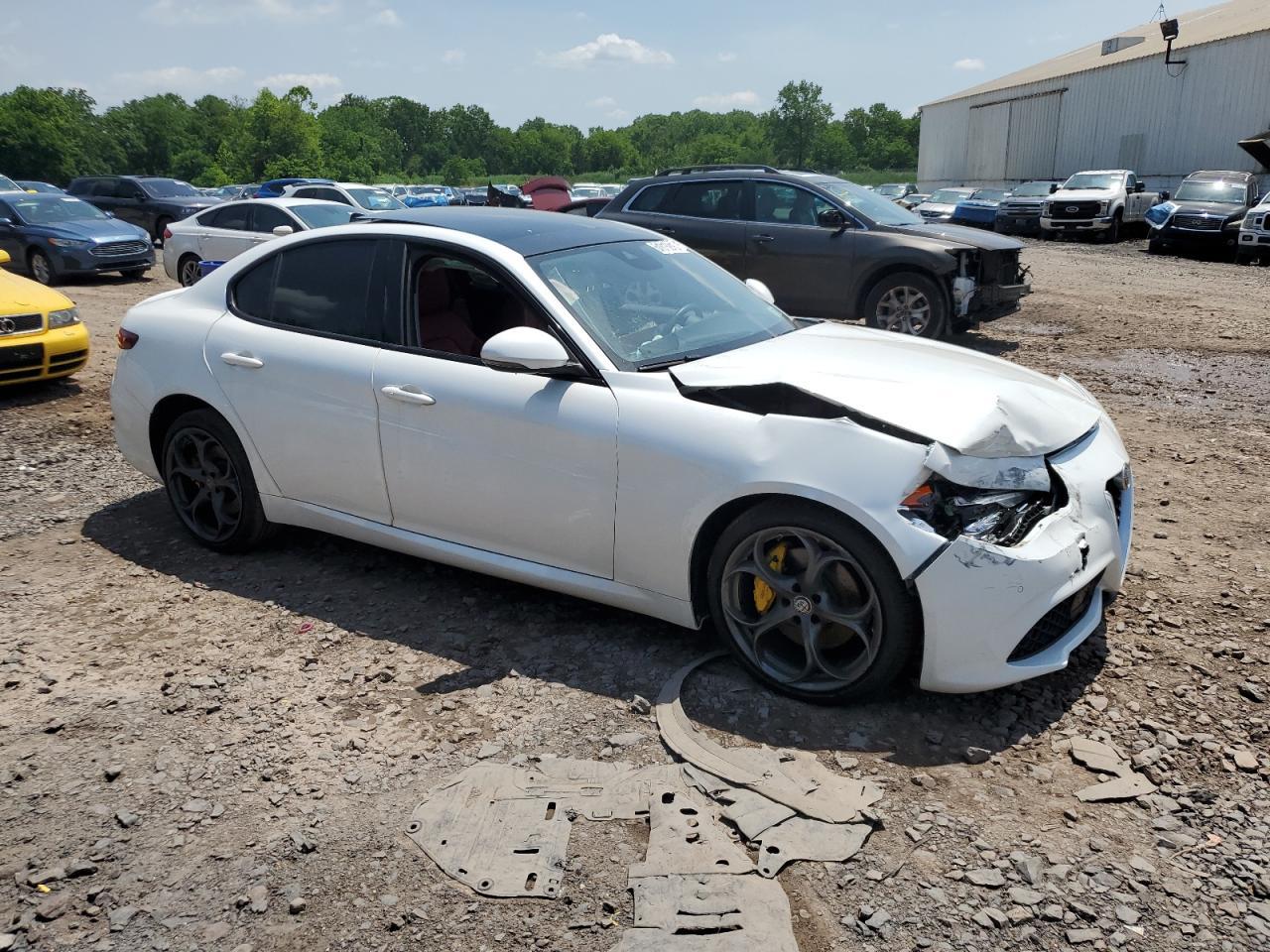 2017 Alfa Romeo Giulia Ti Q4 - Фото 4