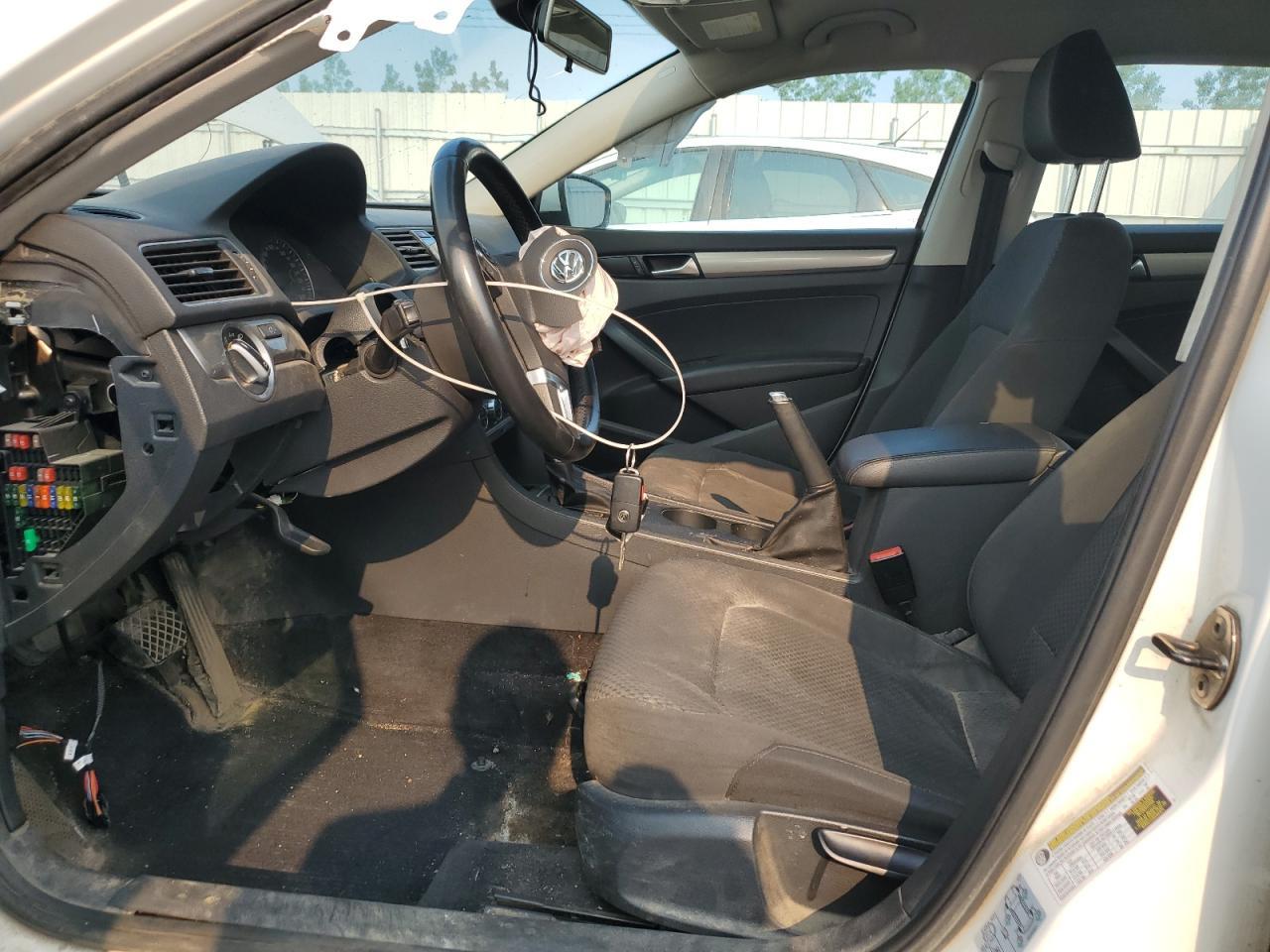 2013 Volkswagen Passat S - Фото 7