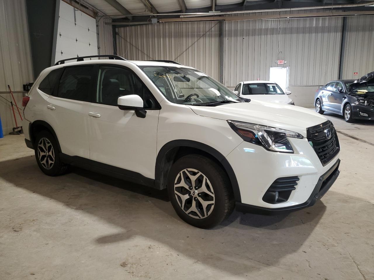 2022 Subaru Forester Premium - Image 4