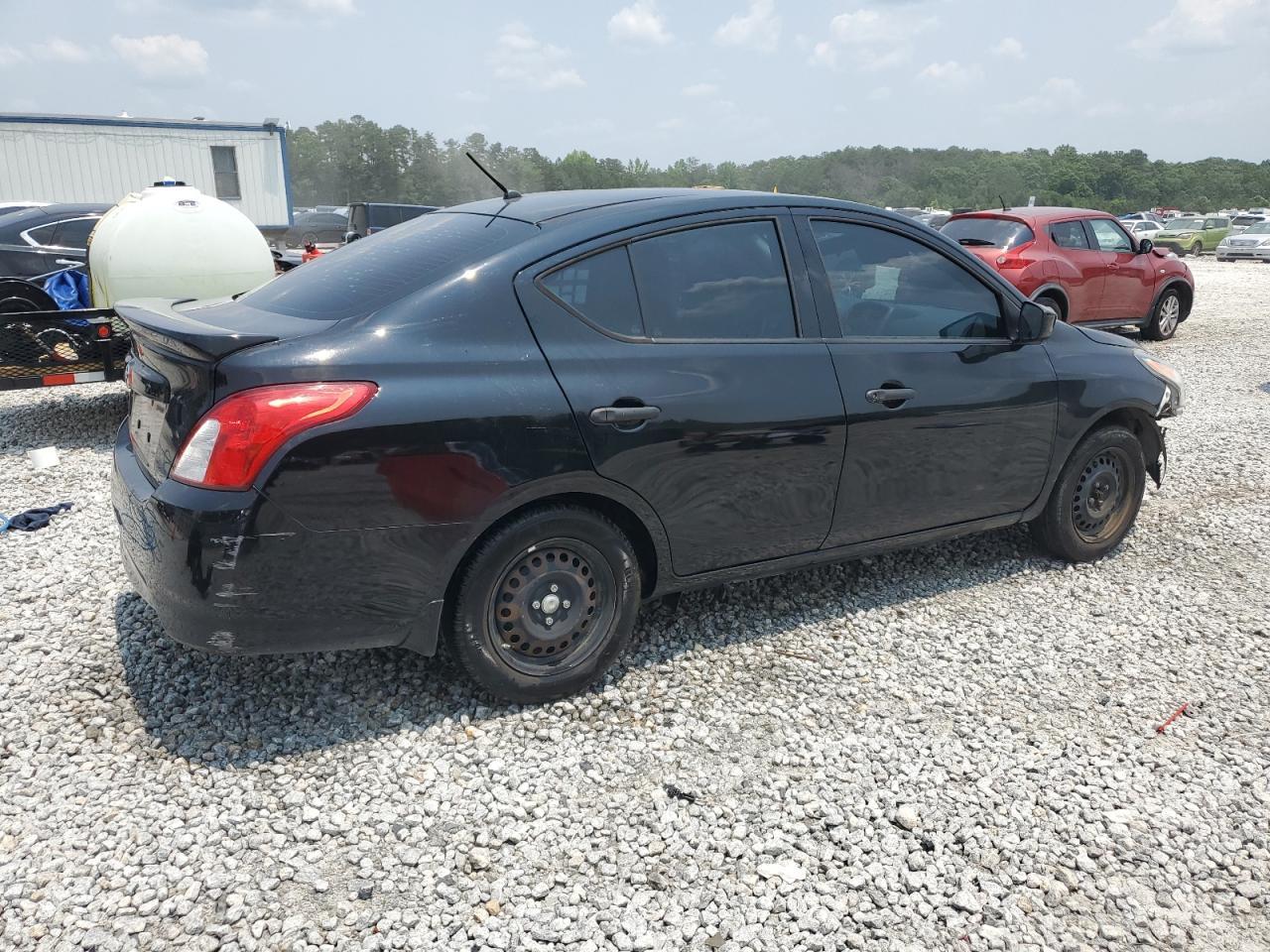 2017 Nissan Versa S - Фото 3