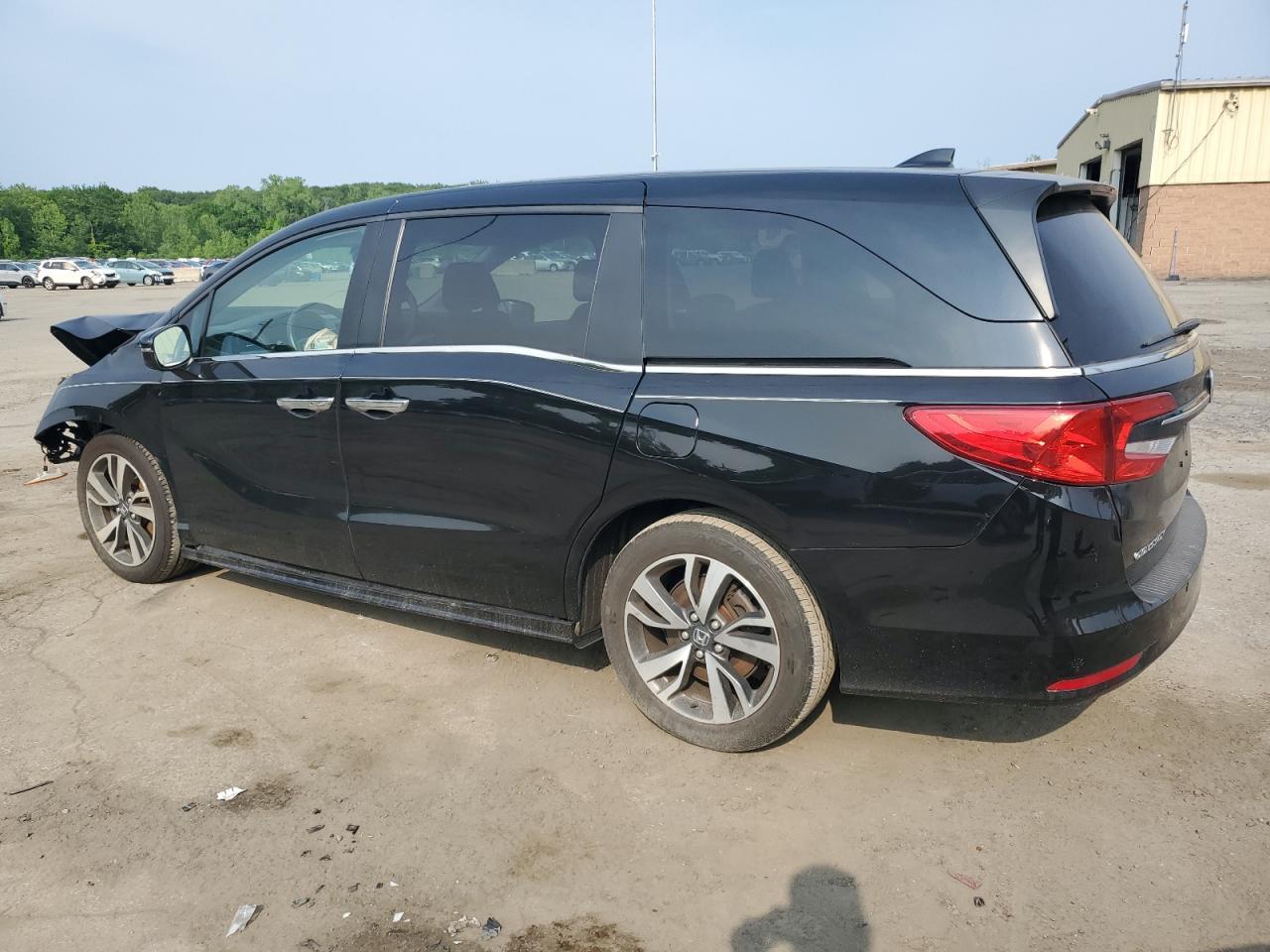2021 Honda Odyssey Touring - Image 2