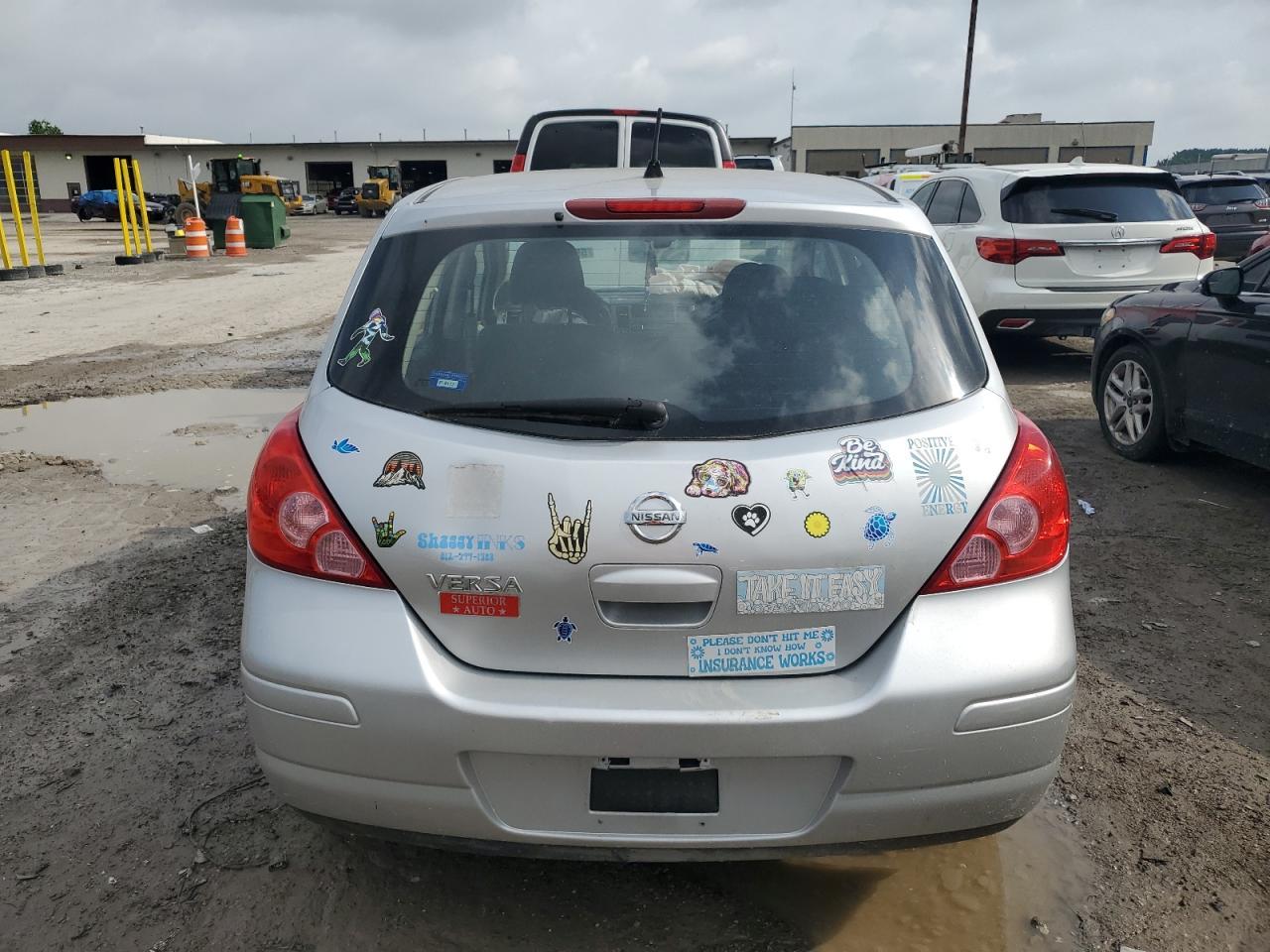 2011 Nissan Versa S - Фото 6