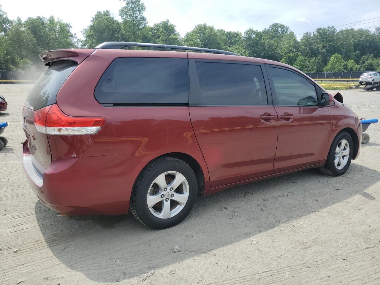 2011 Toyota Sienna Le - Image 3