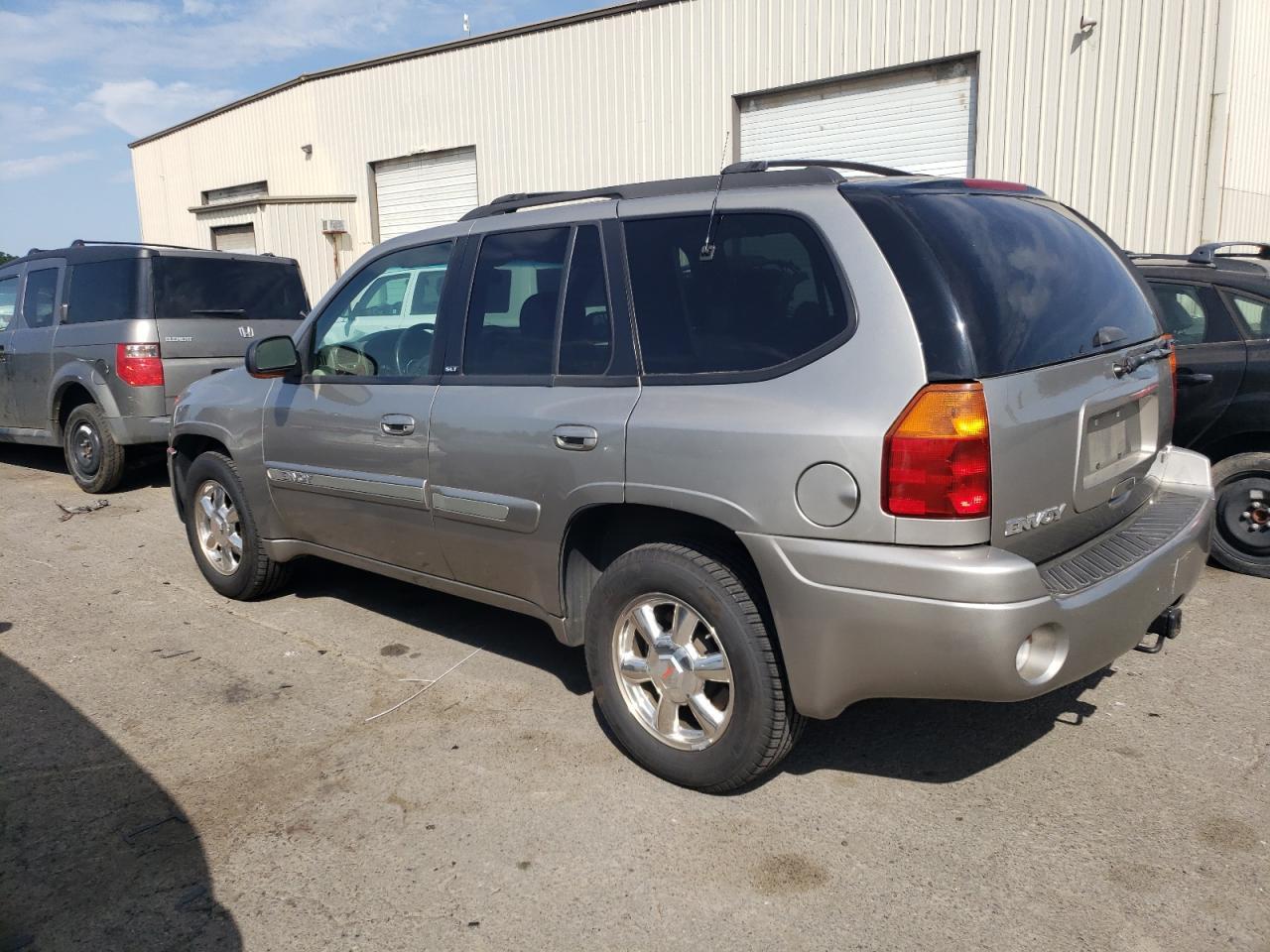 2002 GMC Envoy - Фото 2
