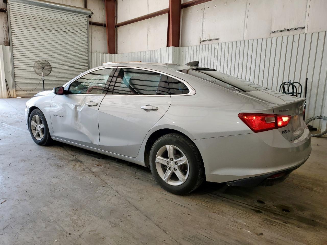2020 Chevrolet Malibu Ls - Фото 2
