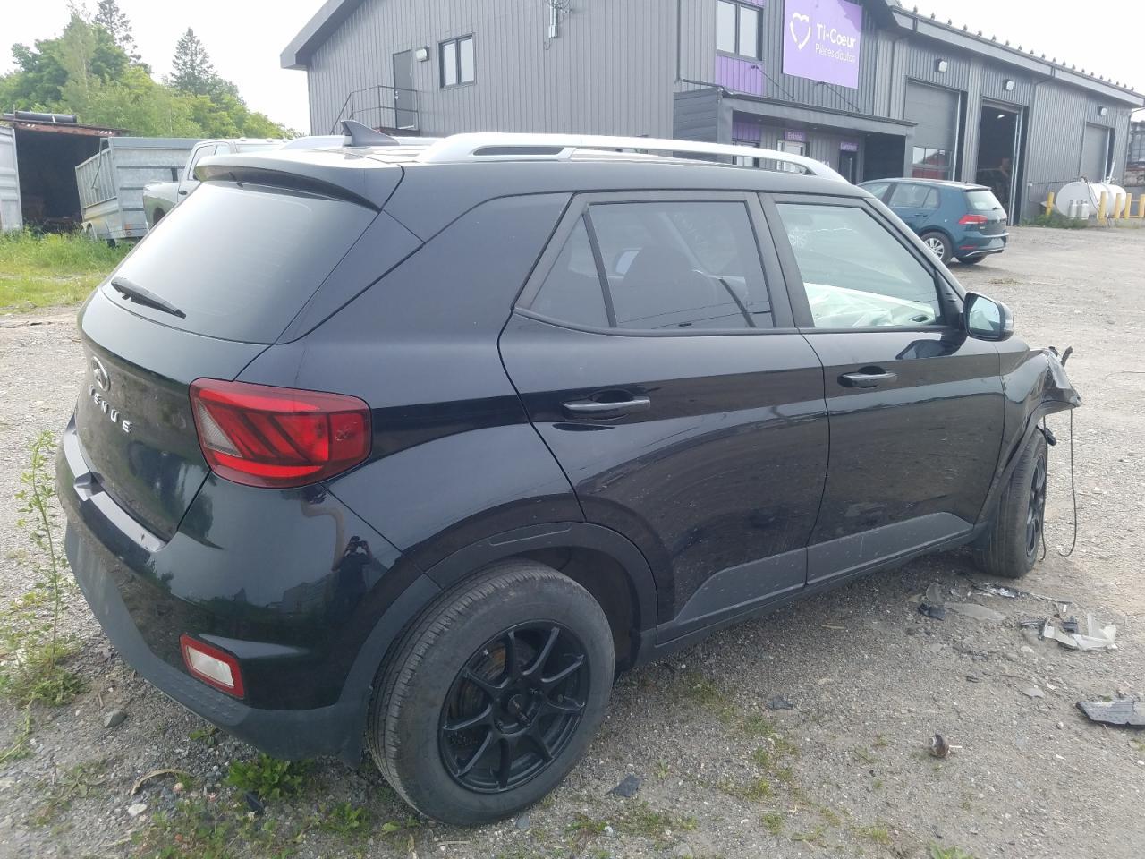 2021 Hyundai Venue Sel - Image 3