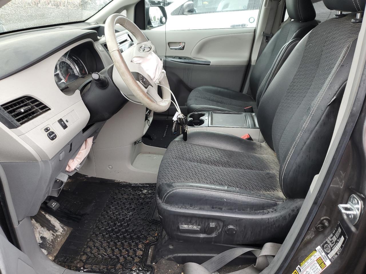 2014 Toyota Sienna Sport - Фото 7