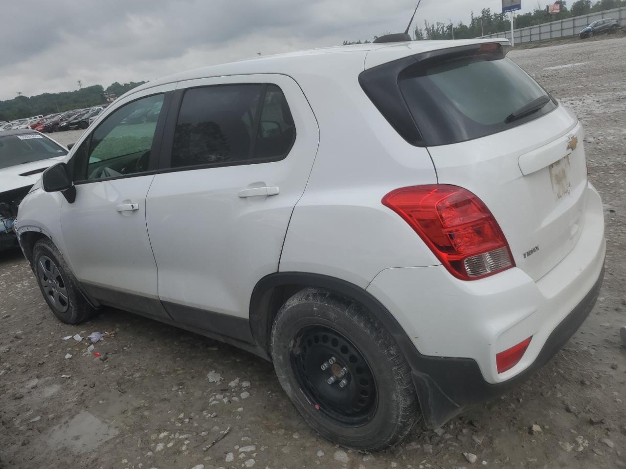 2019 Chevrolet Trax Ls - Image 2