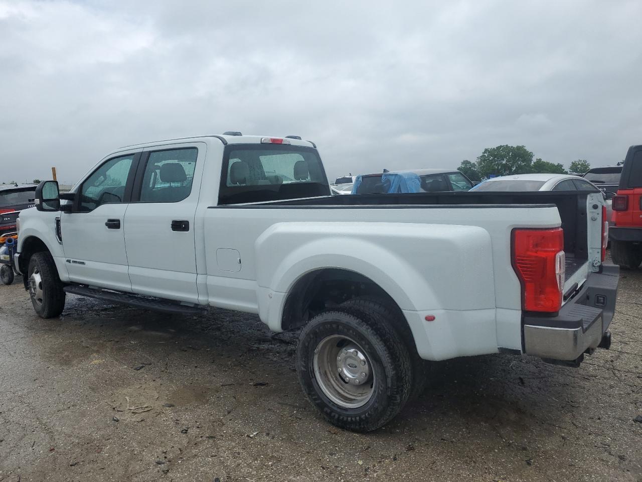 2022 Ford F350 Super Duty - Фото 2