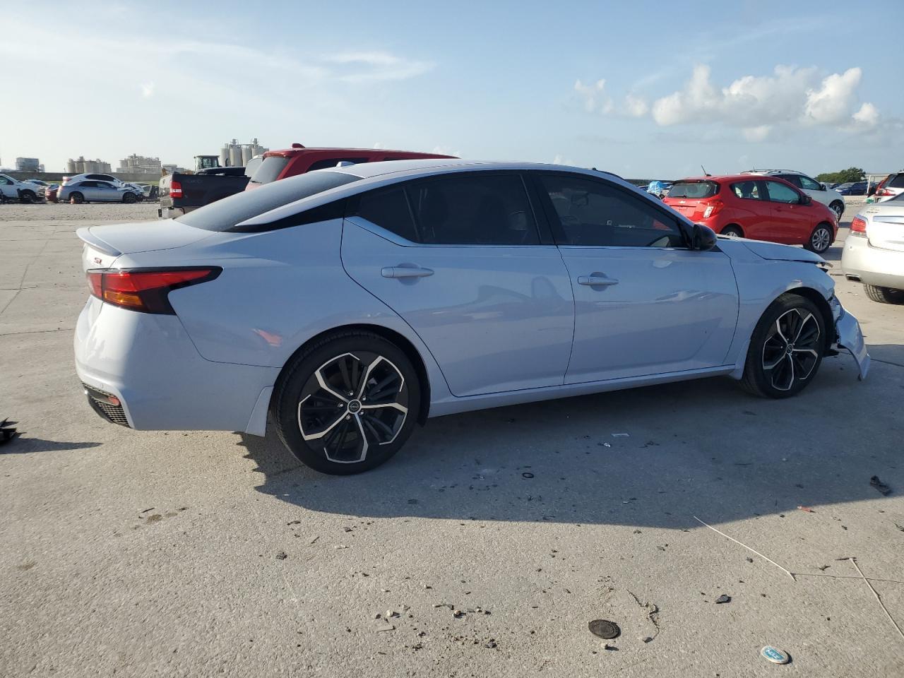 2025 Nissan Altima Sr - Фото 3