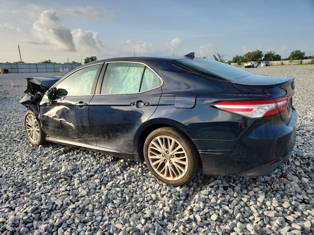 2020 Toyota Camry Xle - Image 2