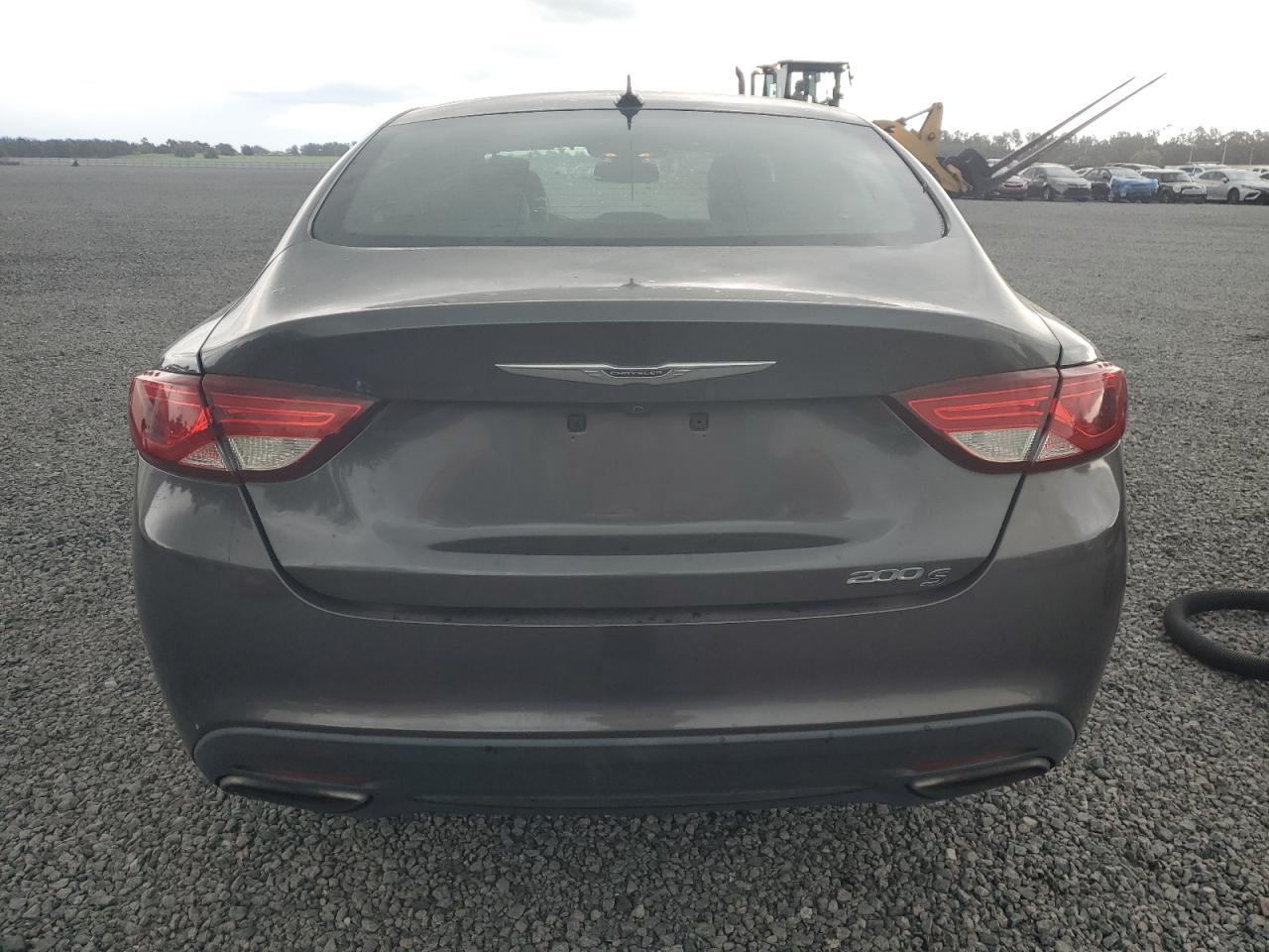 2016 Chrysler 200 S - Image 6